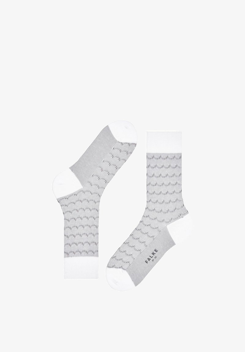 Paire de chaussettes montantes grises et blanches à motif, avec orteils, talons et bordures blancs, présentant une texture en maille gaufrée et un petit logo de la marque sur la semelle.