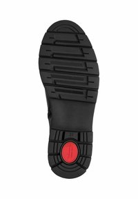 Suela de zapato de goma negra con relieve texturizado para agarre, que presenta un acento circular rojo cerca del centro y el número de talla "37" en relieve.