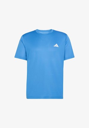 T-shirt de sport bleu en matériau respirant avec manches courtes. Il présente un col rond et un petit logo blanc sur la poitrine gauche.