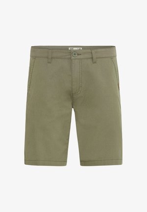 Shorts verts olive en coton. Comprend une fermeture à bouton, des passants de ceinture et des poches latérales. Texture lisse et design droit.