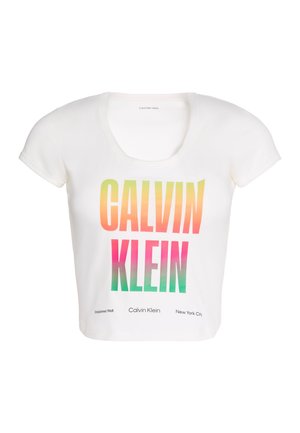 Calvin Klein Jeans, PRIDE SLIM SCOOP TEE - T-shirt con stampa - bright white