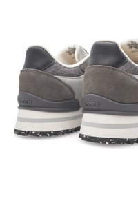 Woden SNEAKERS RONJA PLATEAU - Trainers - dark grey multi