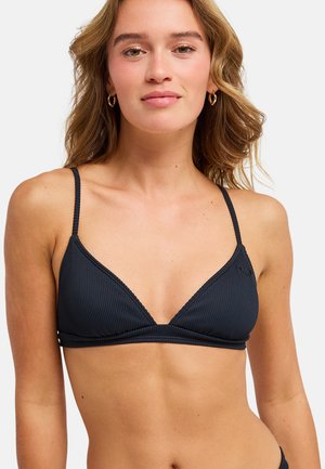 Haut de bikini noir côtelé avec bretelles fines réglables, forme triangulaire et design minimaliste. Présente un petit détail de logo sur un côté.