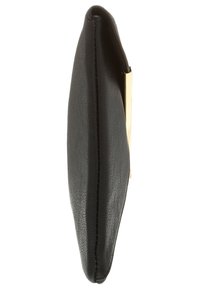 Hubená černá kožená peněženka s viditelným šitím a zlatým kovovým zapínáním na boku, zobrazená z bočního profilu.