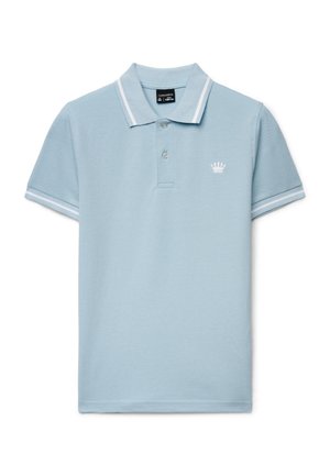Polo a maniche corte azzurro chiaro con rifiniture bianche su colletto e maniche, due bottoni e logo corona ricamato bianco sul petto.