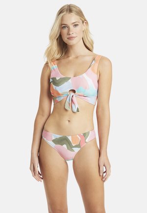 - Góra od bikini