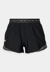 Černé sportovní šortky s síťovanou vsadkou, elastickým pasem s nápisem "UNDER ARMOUR" a kontrastním bílým lemem po stranách.