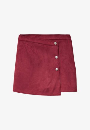 Burgunderfarbener Wildleder-Minirock mit Wickeldesign, silbernen Druckknöpfen an der Seite und glatter Oberfläche. Der Saum ist gerade und gleichmäßig.