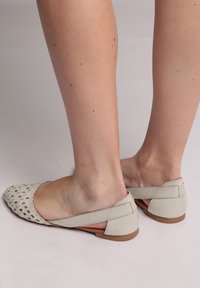 Cesare Gaspari PATTERN FLATS - Ballet pumps - beige