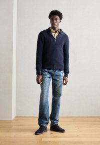 Thumbnail Image 4