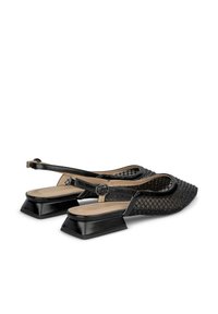 Scarpe slingback nere con tomaia in rete testurizzata, punta affusolata e tacco spesso. Dotate di cinturino con fibbia per una vestibilità sicura.