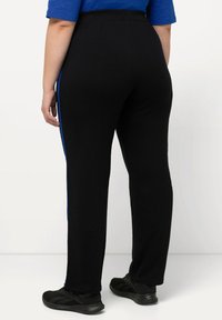 Ulla Popken SIDE STRIPE ELASTIC WAIST JOGGERS - Jogginghose - black