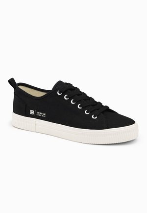 Sorte lærreds sneakers med hvidgummisål, rund tå, seks snøreringe og detaljeprint på siden. Tekstureret overdel med minimalistisk design.
