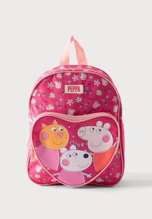 Różowy dziecięcy plecak z postaciami z Peppa Pig, kwiatami, truskawkami i przednią kieszenią w kształcie serca z napisem „Oink!”.