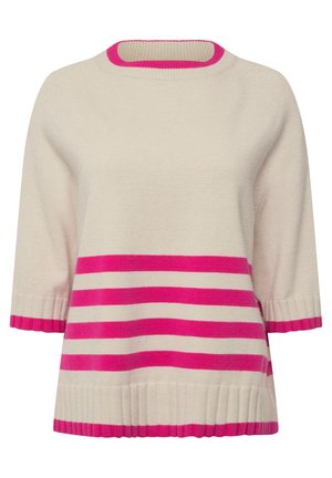 Maglione color crema con scollo e polsini a coste. Presenta righe orizzontali rosa e una vestibilità morbida, con un tessuto lavorato a maglia strutturato.