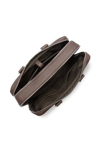 Braune Ledertasche mit strukturierter Oberfläche, Reißverschlussöffnung und mehreren Innenfächern. Verfügt über ein dunkles Stofffutter und Akzentnähte.