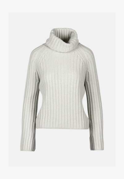 Maglione a coste grigio chiaro con collo alto, maniche lunghe e una silhouette aderente. Presenta una texture verticale e una finitura pulita.