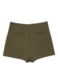 Olivgrüne High-Waist-Shorts mit glatter Textur, ausgestattet mit zwei Gesäßtaschen und einem verdeckten Reißverschluss.