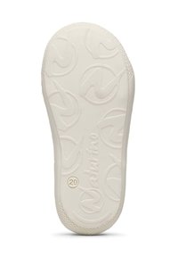 Weiße Gummisohlenschuhe mit einer strukturierten Oberfläche, die ein kreisförmiges Muster und erhabene Markenzeichen aufweist, was für Traktion und Haltbarkeit sorgt.