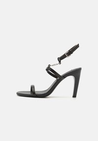 BELVIA - Magas sarkú szandálok - black
