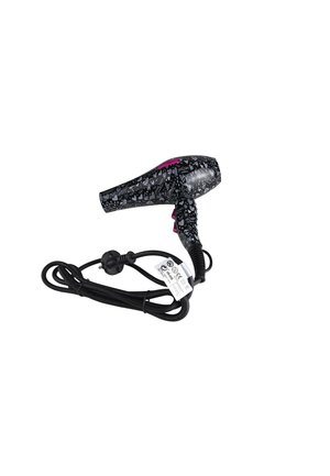 Secador de pelo compacto negro con patrones de corazón y texto en blanco, un botón rosa y un cable de alimentación negro enrollado con una etiqueta.
