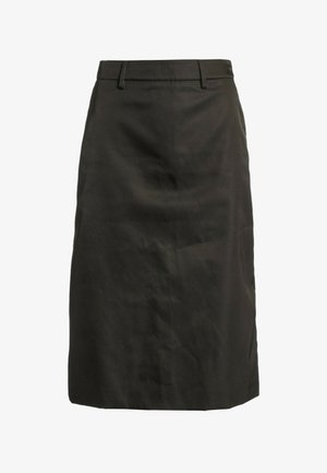 Jupe noire longueur genou avec passants de ceinture et un design droit et simple sur fond blanc.