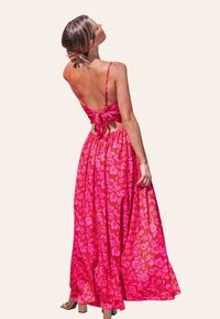 Cupshe Maxi šaty - pink