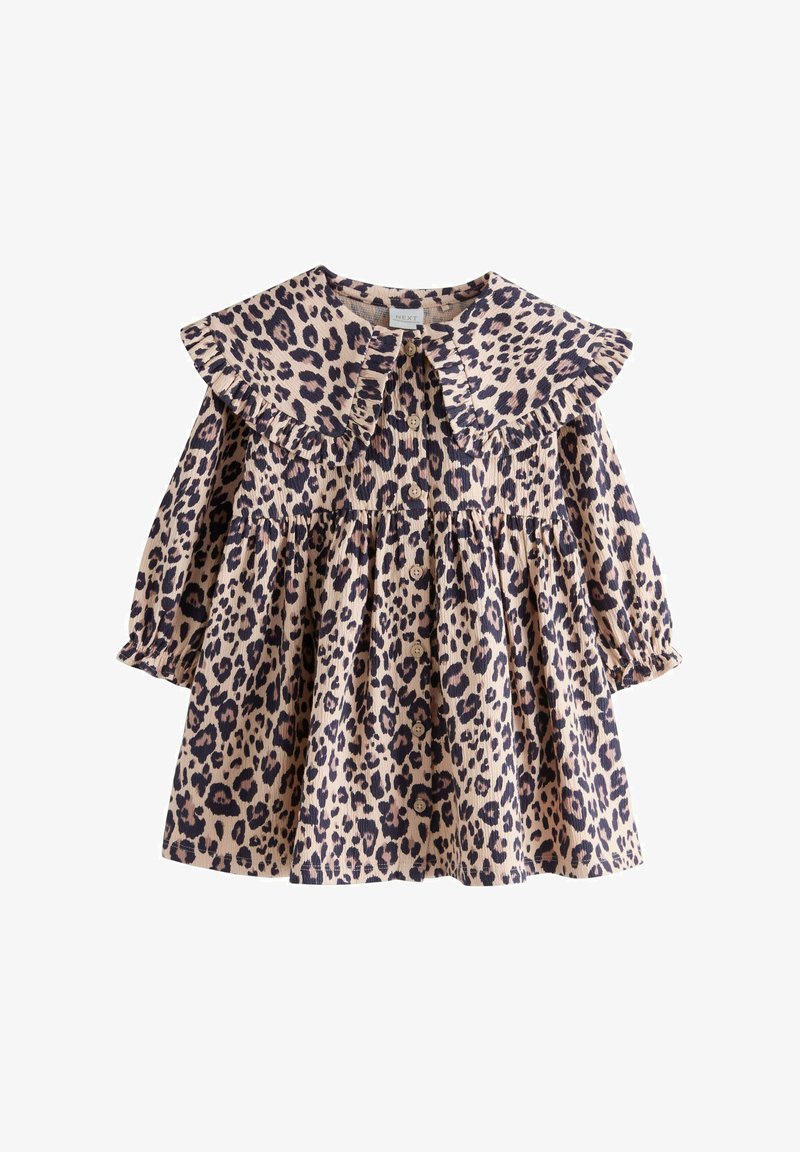 Obleka z leopardjim vzorcem, z volanim ovratnikom, gumbi spredaj in napihnjenimi rokavi, izdelana iz mehke tkanine v bež in temno rjavih odtenkih.