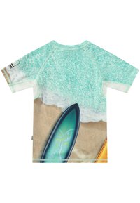 Kortärmad surfskjorta med en design av turkos ocean som innehåller surfbrädor, sandstrand och vågmönster. Tillverkad av lättviktig material.