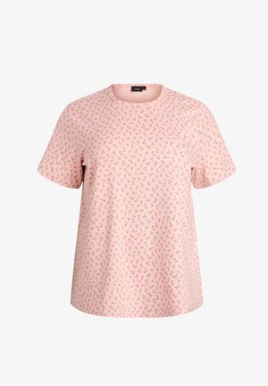 Lyserød kortærmet bluse med lille mønster af lyserøde roser og rund halsudskæring, vist på en hvid baggrund.