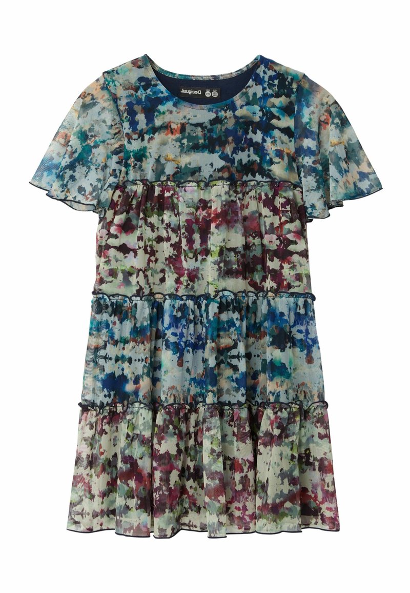 Robe à étages à manches courtes avec encolure ronde, présentant un motif abstrait multicolore bleu, vert, bordeaux et blanc sur tissu transparent.