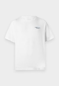 Hvit bomulls t-skjorte med rund hals, med en liten blå trykt logo på brystet som leser "PADEL CLUB Barcelona." Korte ermer.