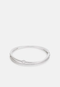 Silberne Armreifen-Bangles mit zwei parallelen Bändern, von denen eines mit kleinen klaren Edelsteinen verziert ist, und einem glatten, kreisförmigen Akzent in der Mitte.