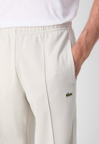 Lacoste Tepláky - hammam
