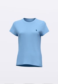 Lichtblauw T-shirt met korte mouwen gemaakt van zachte stof, voorzien van een ronde halslijn en een klein donker logo-accent op de linkerborst.