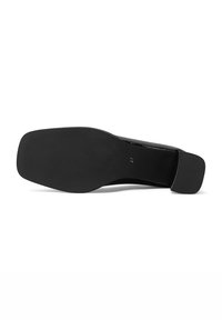 Semelle de chaussure noire à talon, surface lisse avec un motif d'adhérence texturé, bout arrondi, et un talon bloc avec un bord plat. Taille marquée 37.