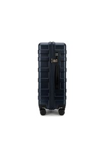Valigia rigida blu navy con motivo testurizzato, quattro ruote girevoli, zip centrale e lucchetto a combinazione integrato su sfondo bianco.