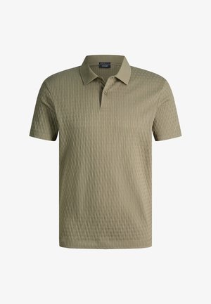 Olivekko-zielona koszulka polo z krótkim rękawem z teksturowanym, pionowym prążkowaniem, dwukolorowym rozpięciem na guziki i klasycznym kołnierzykiem, prezentowana na białym tle.