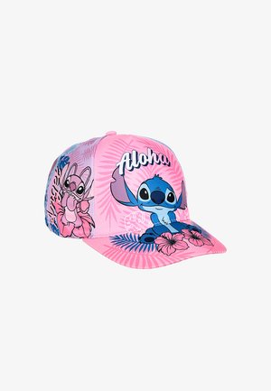 Casquette de baseball rose avec le personnage de dessin animé Stitch en bleu et rose, texte « Aloha » et motif de fleurs et feuilles tropicales.