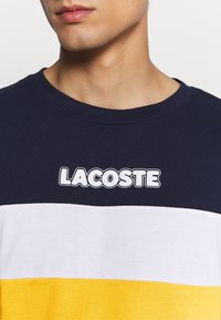 Lacoste Triko s potiskem - dark blue