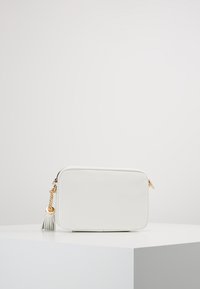 MICHAEL Michael Kors JET CAMERA - Umhängetasche - optic white