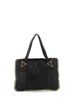 Borsa tote in pelle nera con doppi manici, decorata con borchie dorate lungo i bordi e accenti triangolari vicino alle basi dei manici.