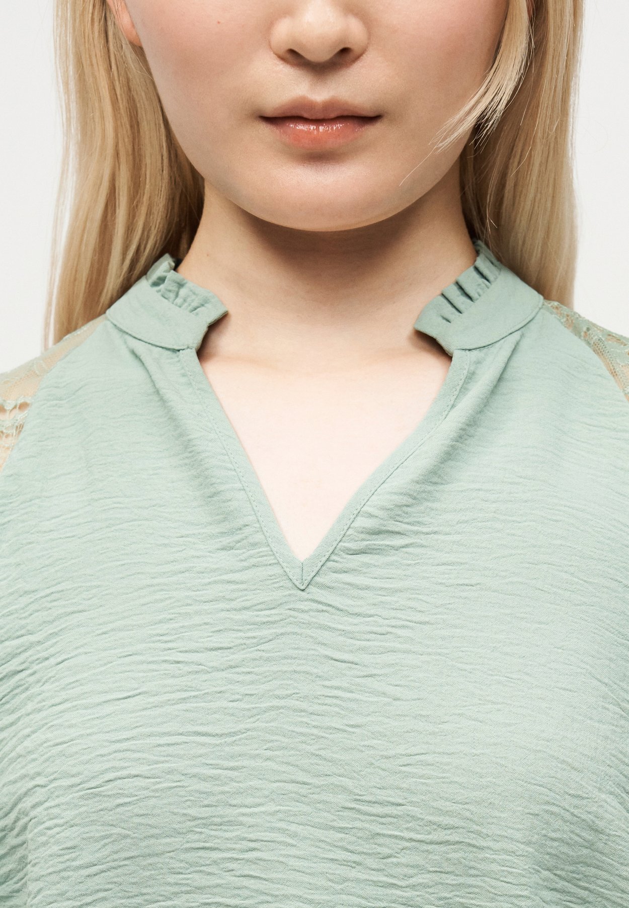 ONLPLOY METTE V NECK