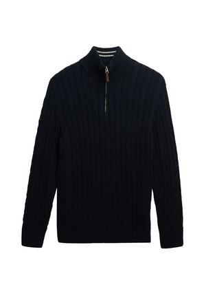Suéter de color azul marino oscuro de punto, con un alto cuello, cierre de ¼ de cremallera y un patrón de cable elevado. Puños y dobladillo de canalé. Textura suave.