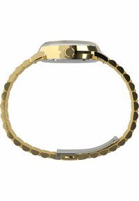 Aranyszínű karkötős órához kerek tok tartozik, fém szíjjal, texturált láncokkal és egy feltűnő koronával az oldalon.