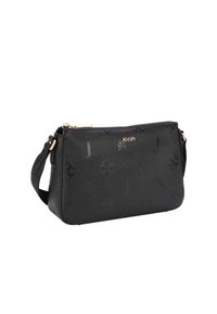 Czarna skórzana torebka crossbody z wytłaczanym wzorem kwiatowym i literowym, złotym logo oraz zapięciem na zamek. Posiada odpinany pasek.