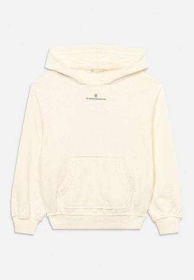 Κρέμ χρώματος φούτερ με κουκούλα, με μπροστινή τσέπη τύπου καγκουρό και μικρό μαύρο λογότυπο "The Animals Observatory" στο κέντρο, κάτω από το άνοιγμα της κουκούλας.