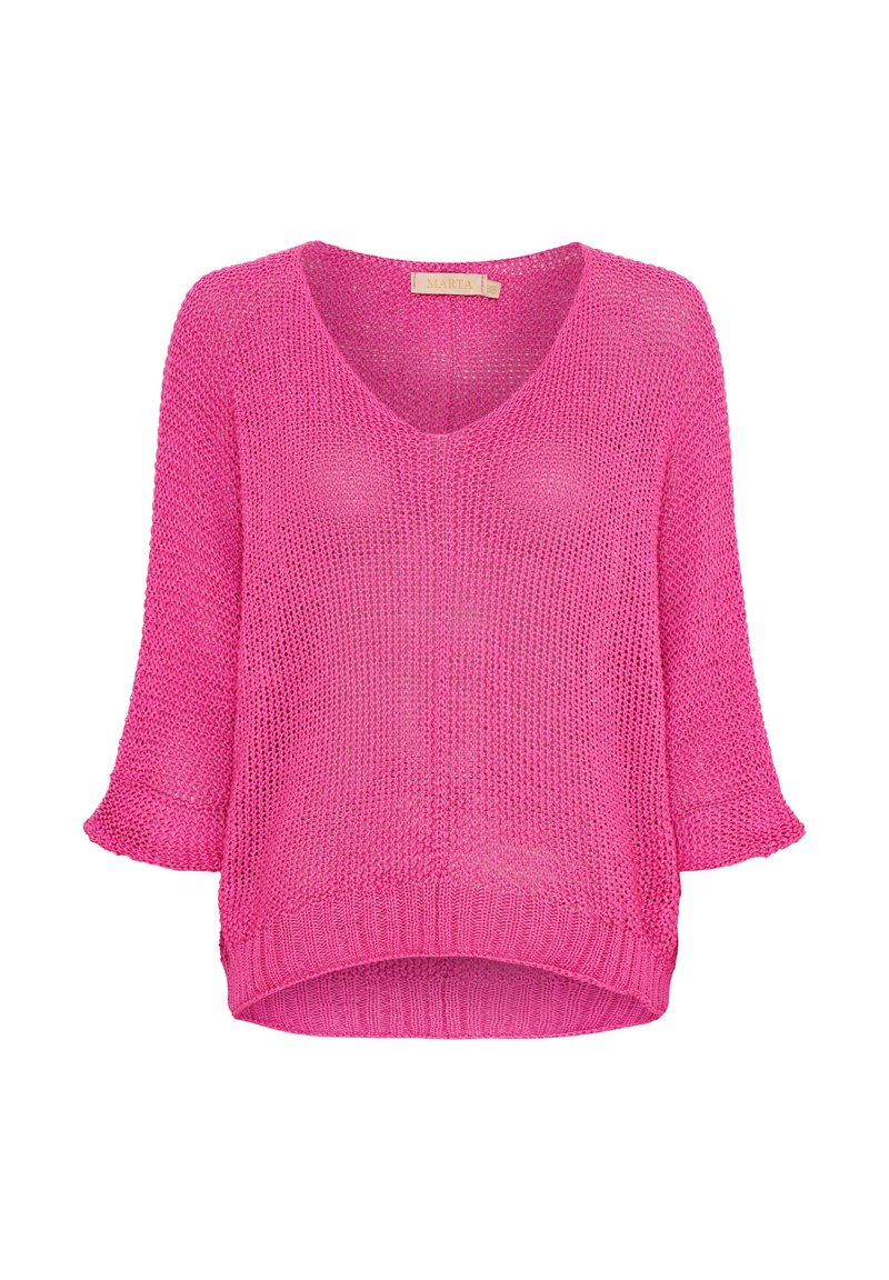 Rosa stickad pullover med V-ringning, breda trekvartslånga ärmar och en loose fit. Texturerad mönster med ribbad nederkant.
