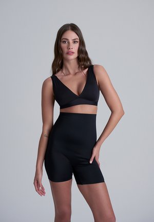 Zwarte body met een diepe V-hals, brede schouderbanden en aansluitende short. Gemaakt van glad, rekbaar materiaal met een naadloos ontwerp.