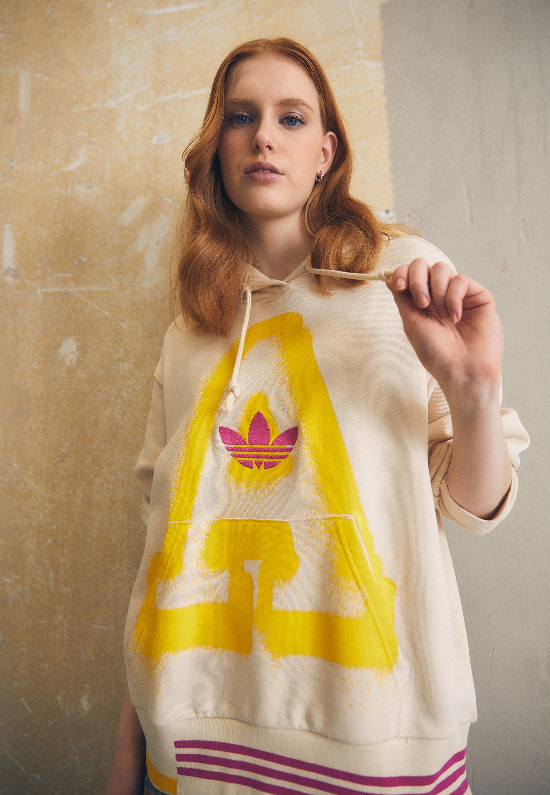 adidas Originals OVERSIZED GRAPHIC HOODIE - Sweatshirt - white/beige -  Zalando.co.uk